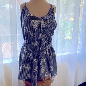 BloomChic Top Black & White Striped w/Floral print Tie Waist Spaghetti strap EUC